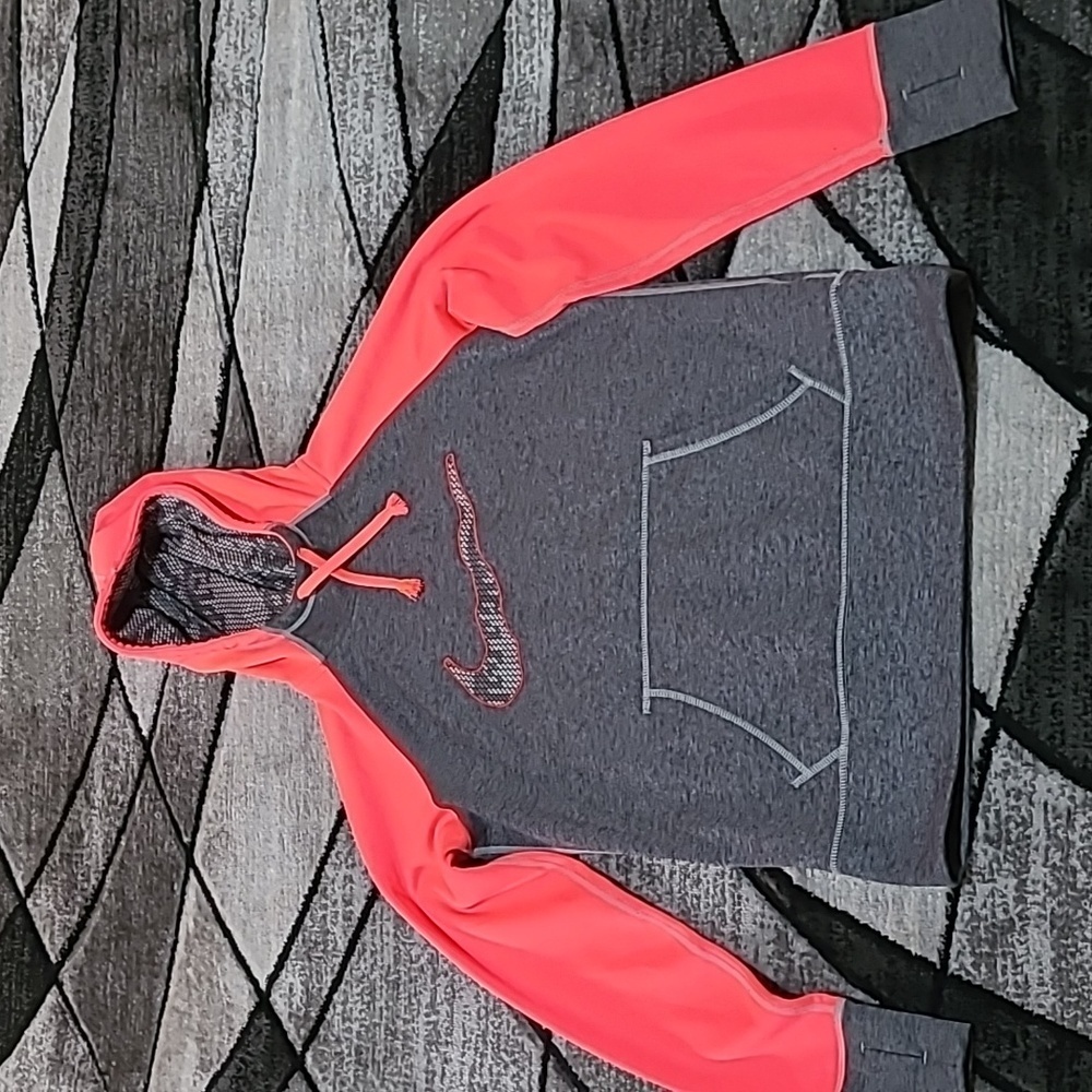 NIKE SWOOSH THERMA-FIT THUMB-HOLE SLEEVE HOODIE SWEATSHIRT
